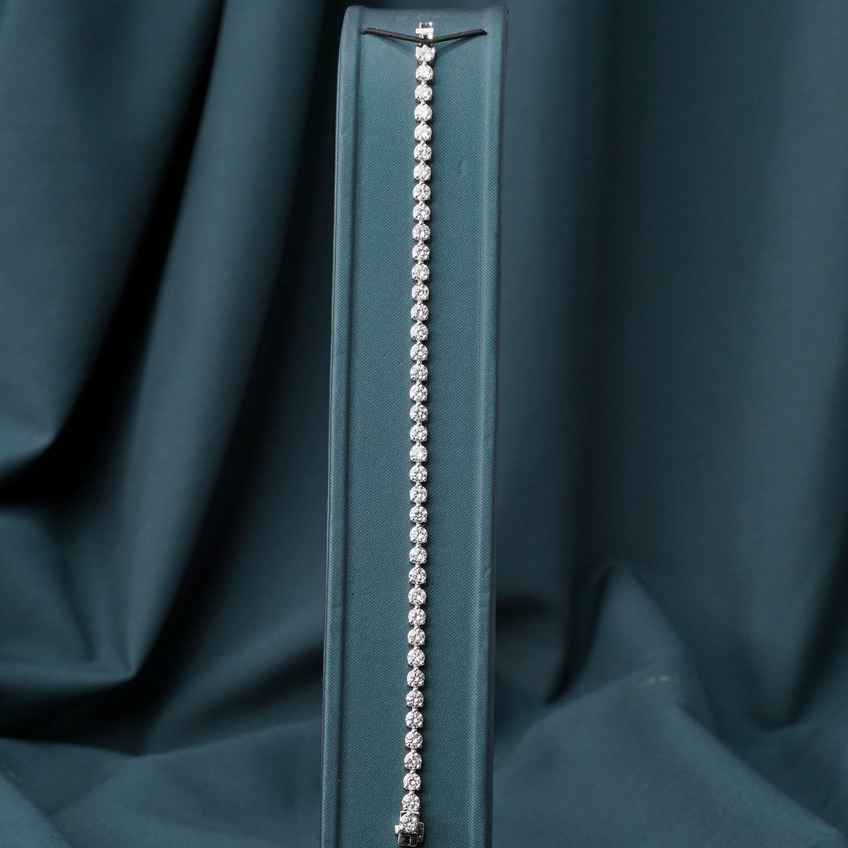3-prong Round Tennis Bracelet