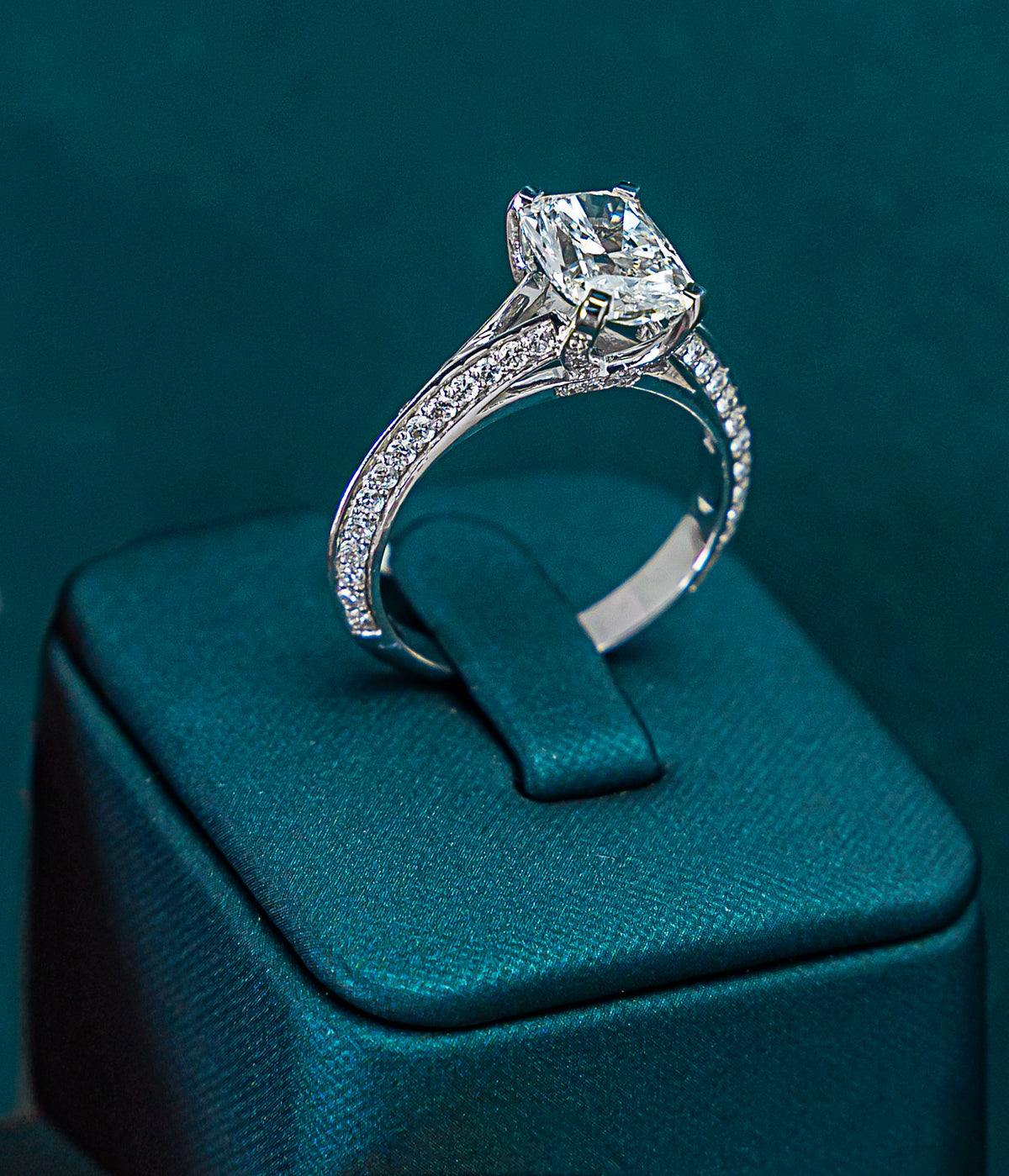 Aveline Cushion Split Ring