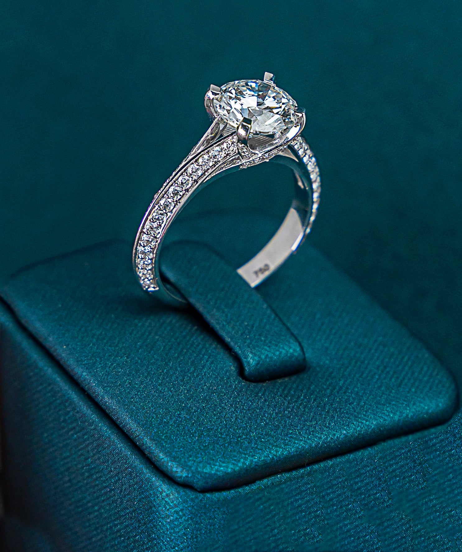 Aveline Round Brilliant Split Ring