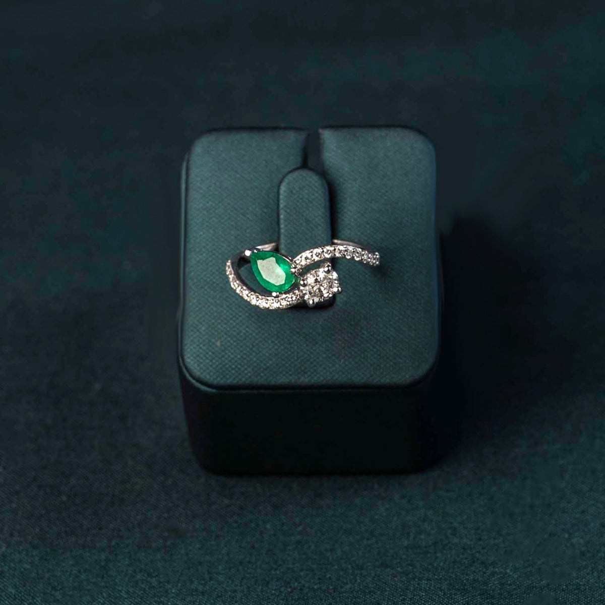 Callista Emerald Toi Moi Ring