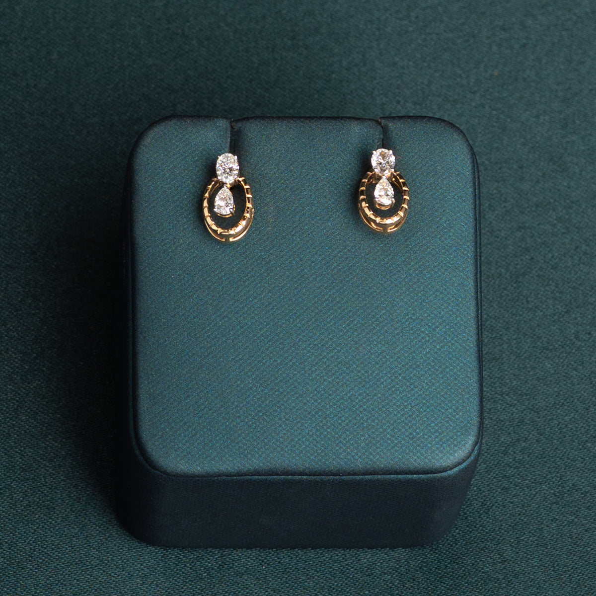 Capucine Oval Drop Earrings