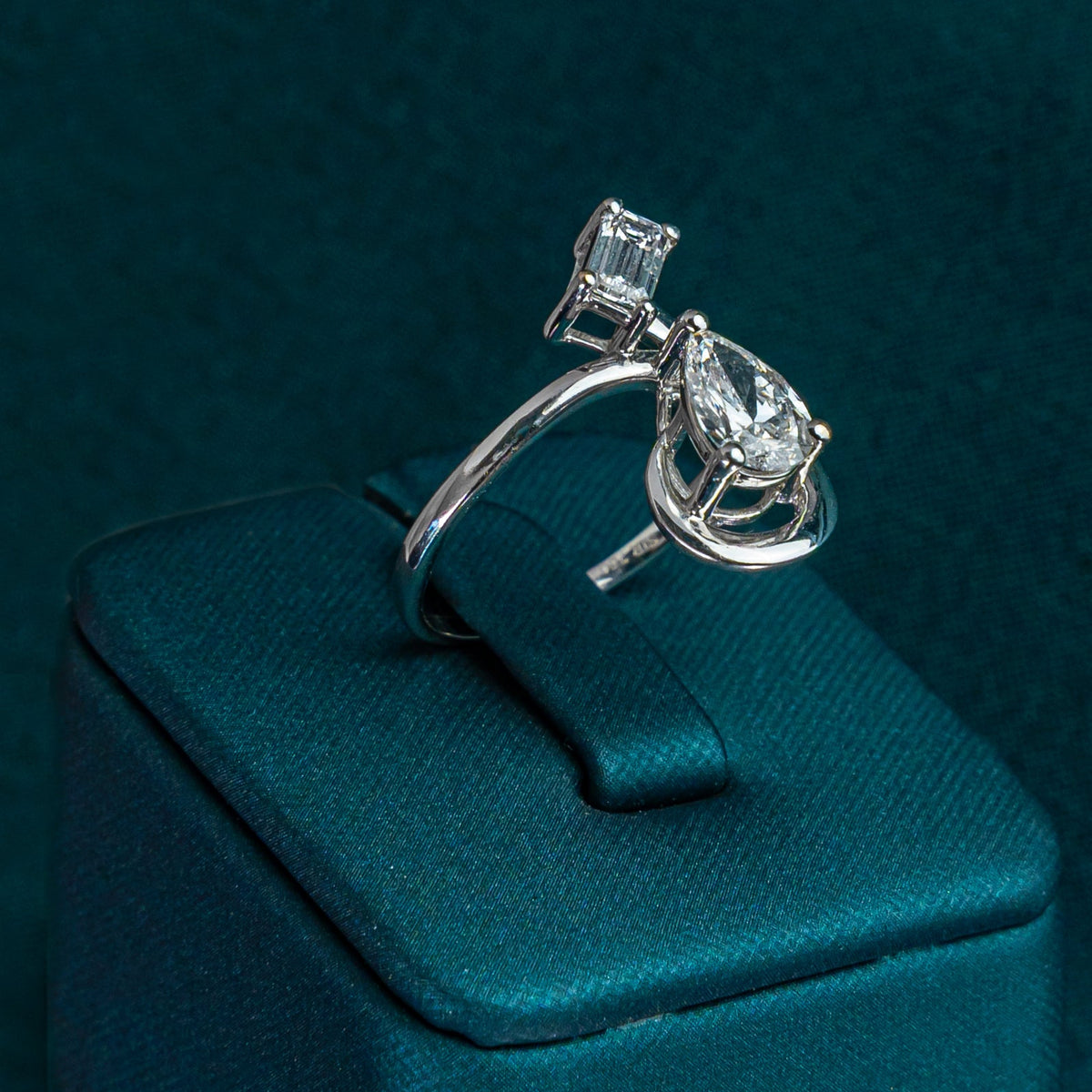 Vivienne Pear and Emerald Toi et Moi Ring