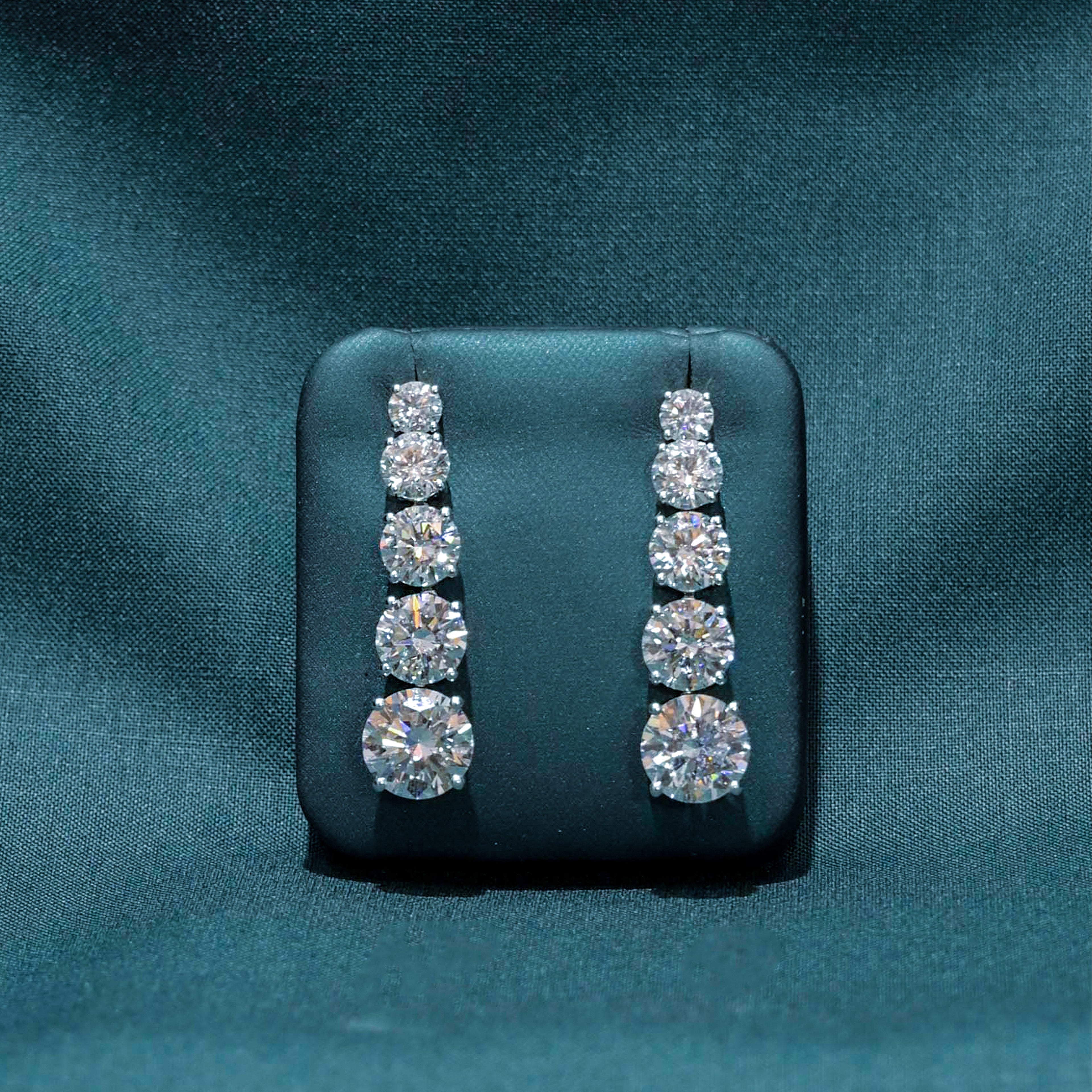 Solene Round Graduated Danglers