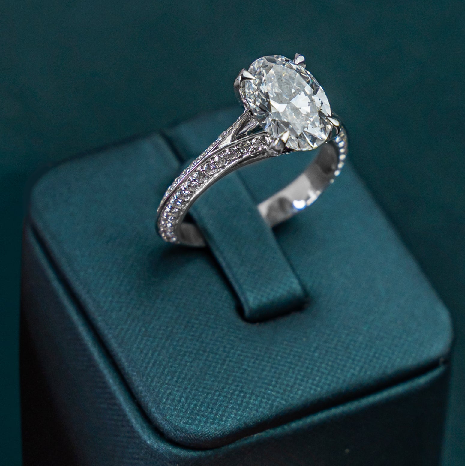 Aveline Oval Split Ring