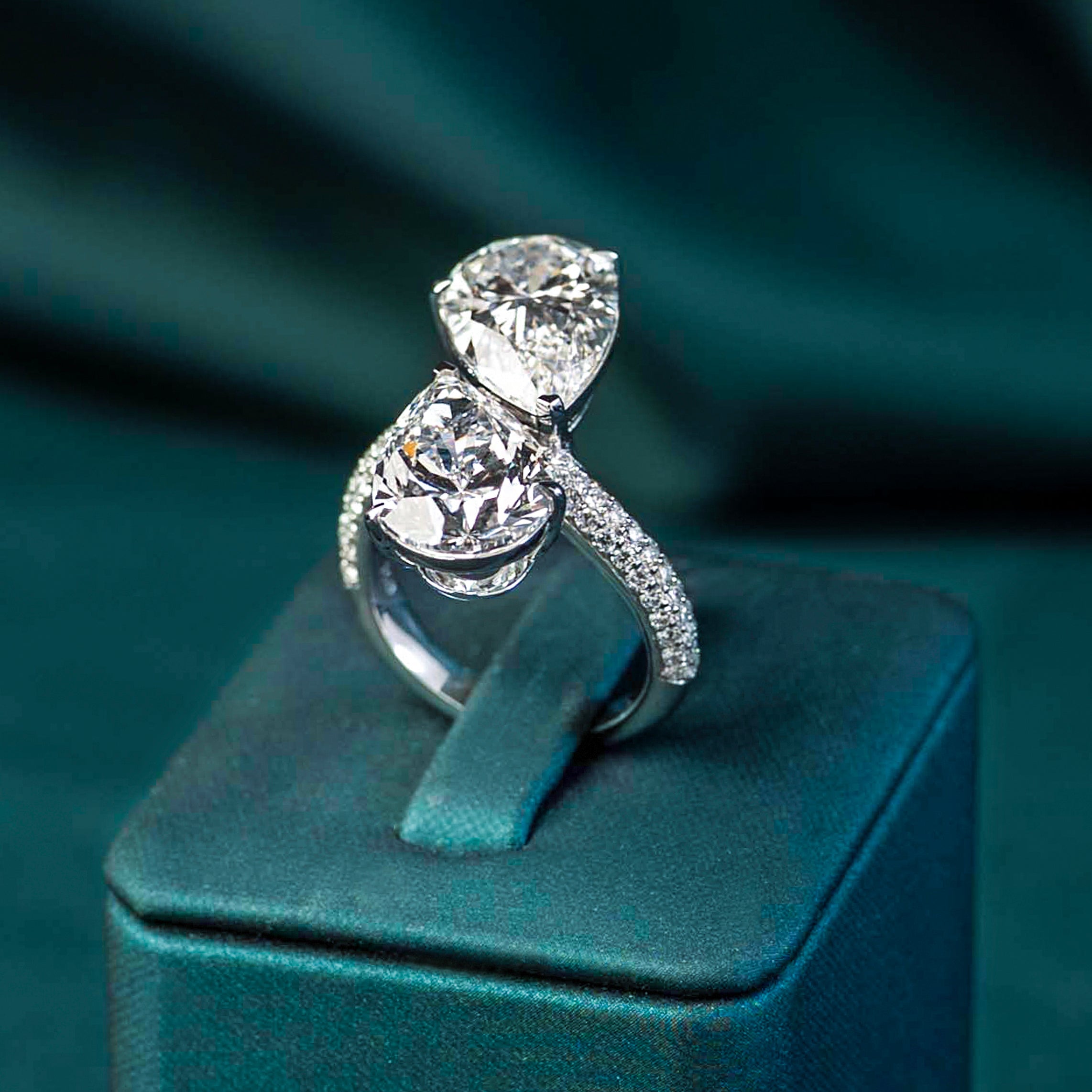Ottilie Pear Swirl Ring
