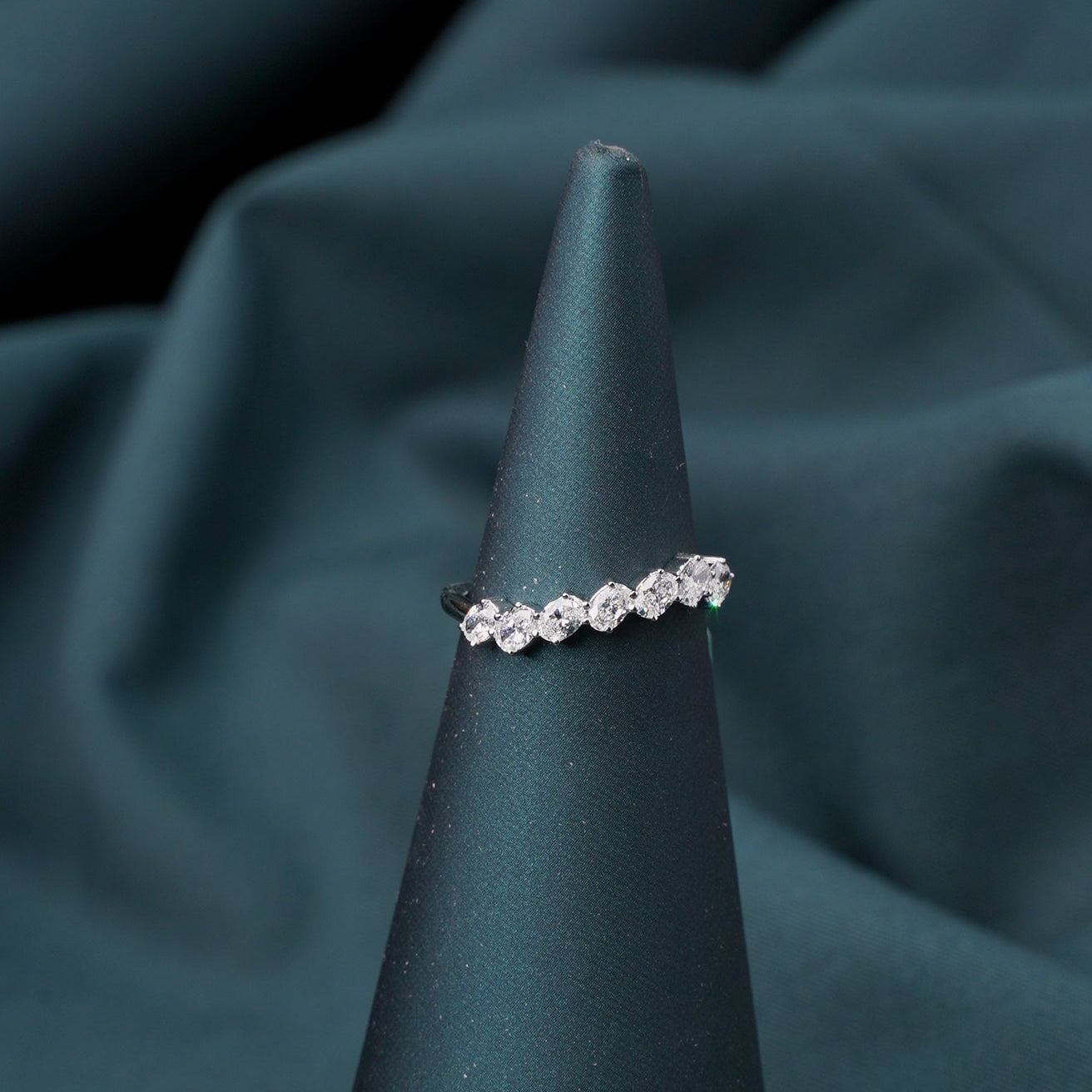 Pauline Oval Half Band