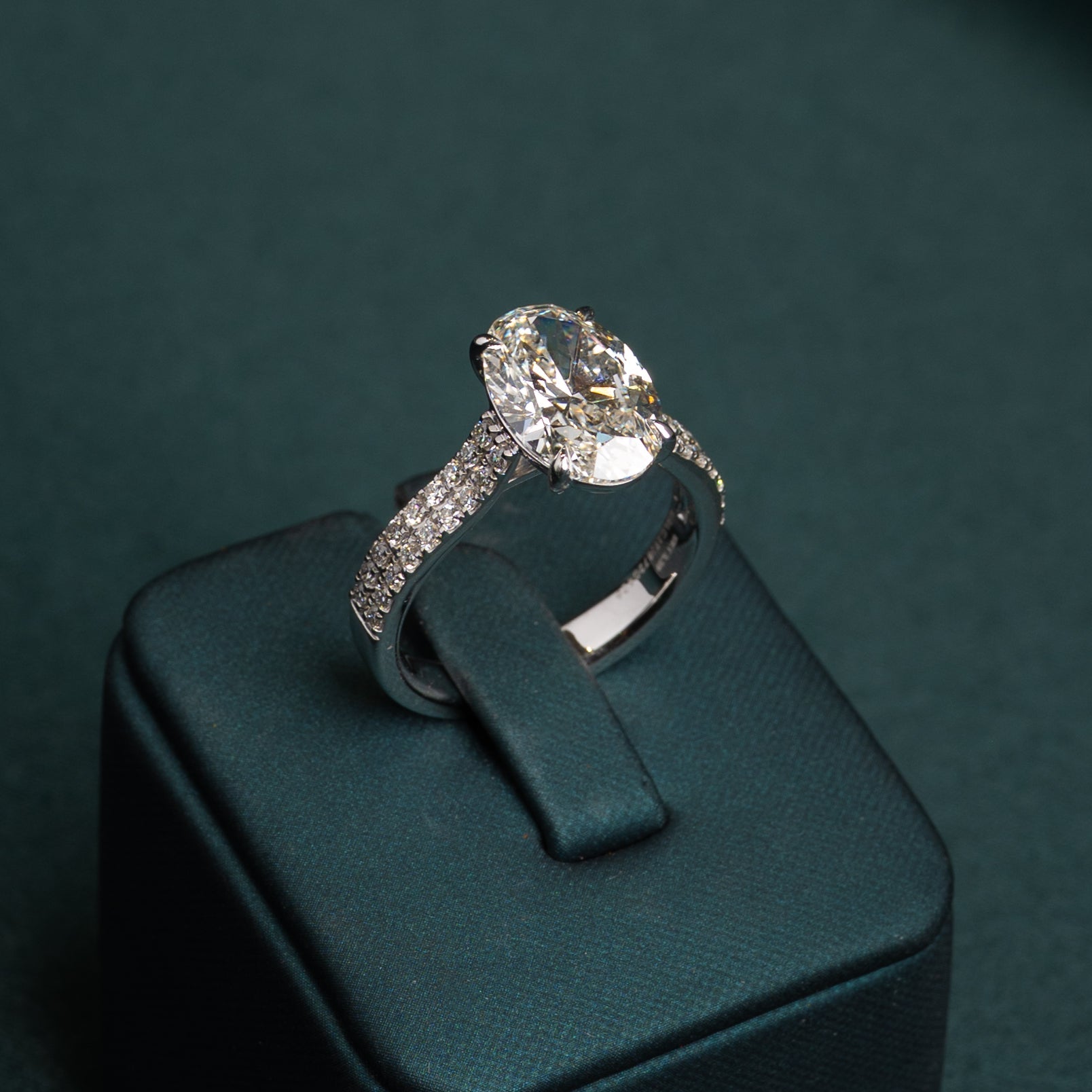 The Eleve Oval Ring