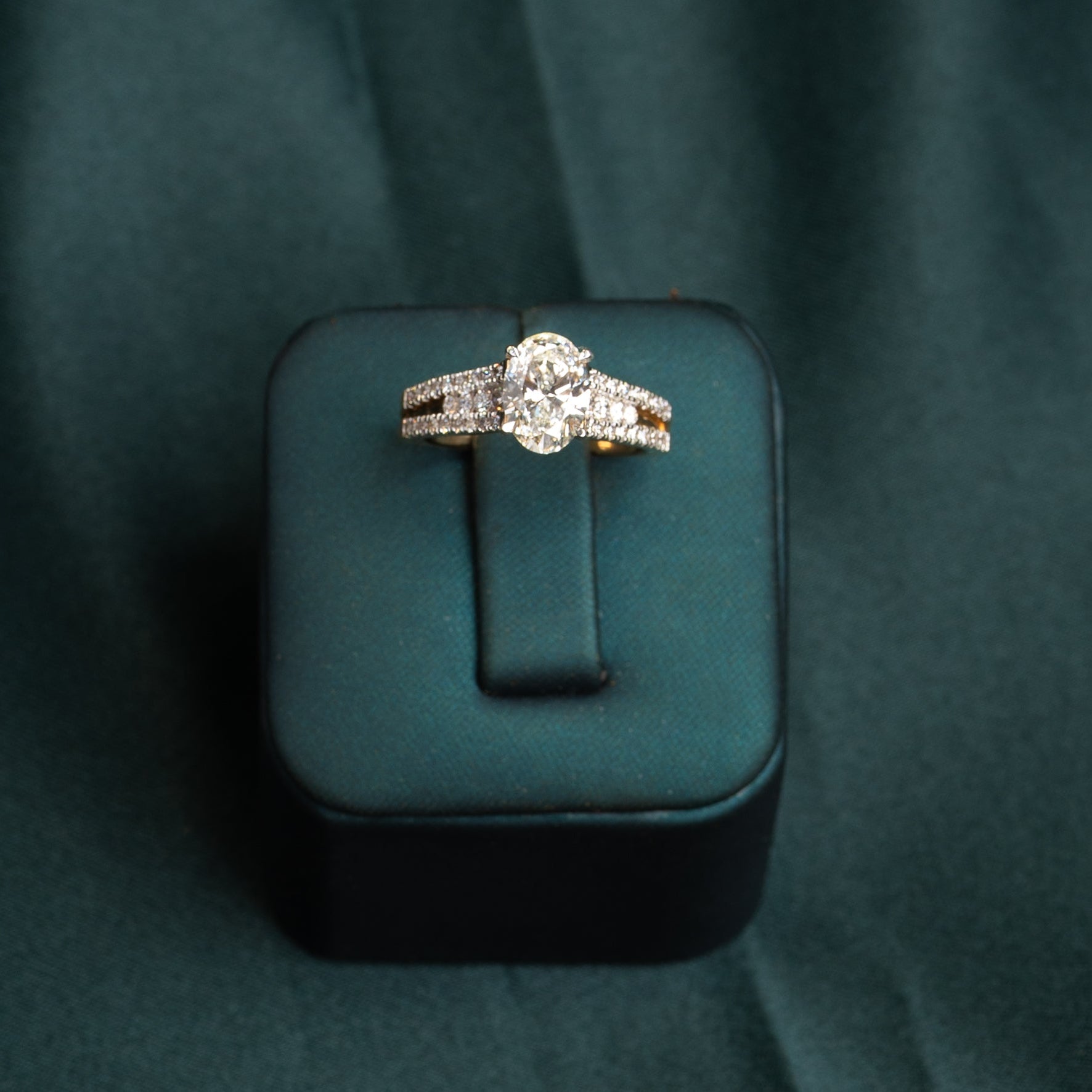 The Eleve Oval Split Ring