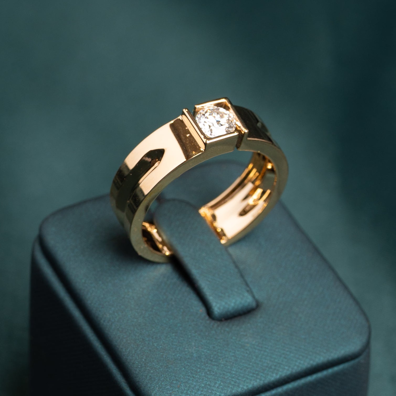 Armand Mens Gold Band
