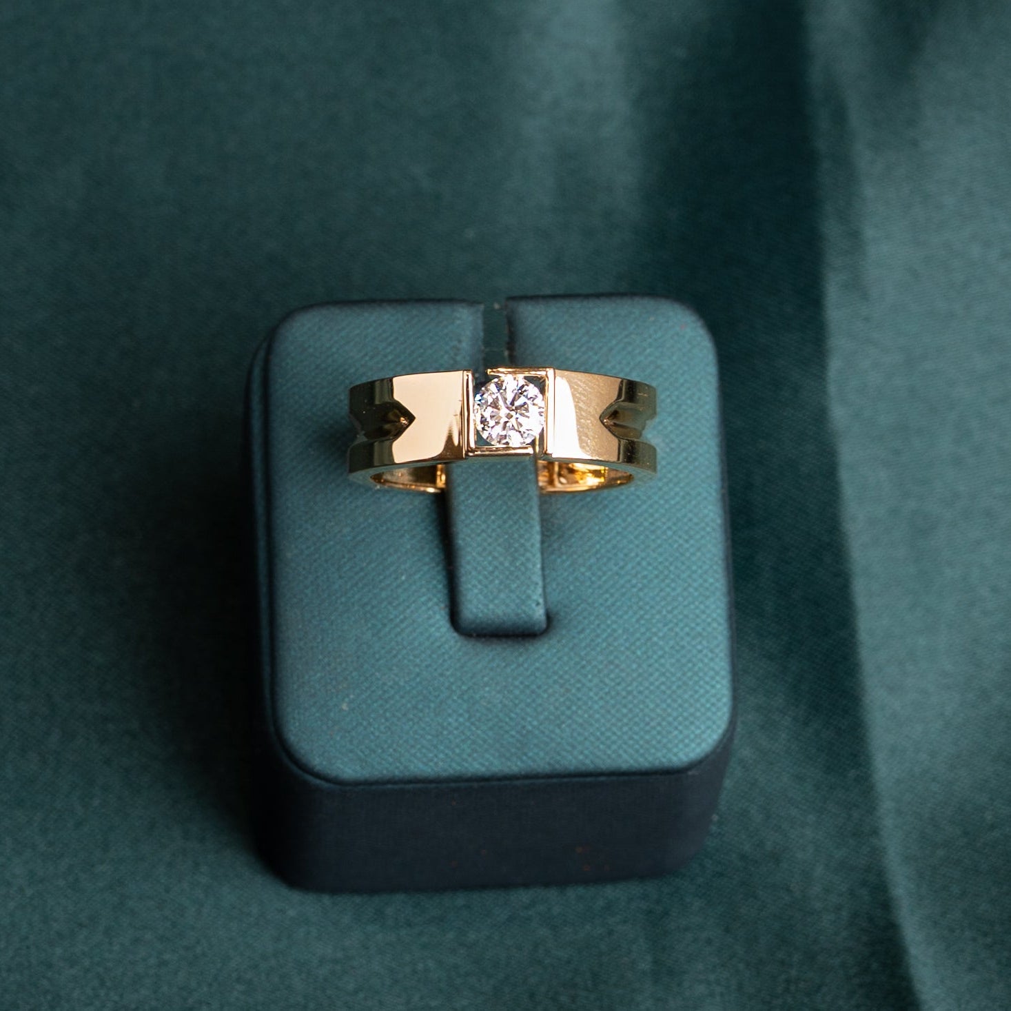Armand Mens Gold Band