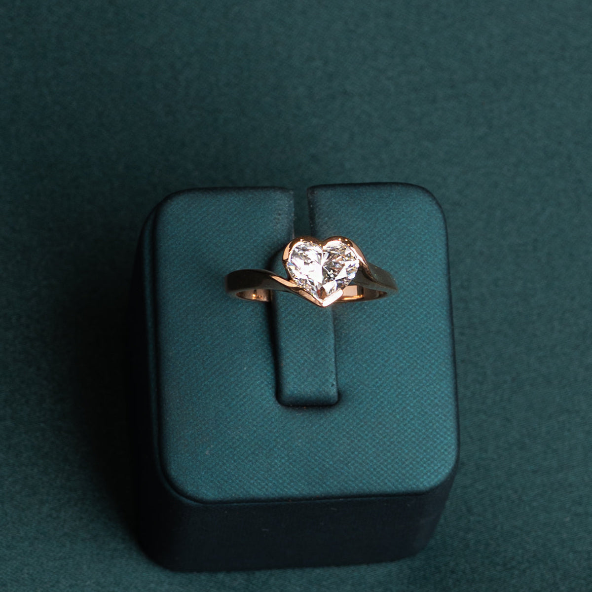 Classic Heart Bezel Twist