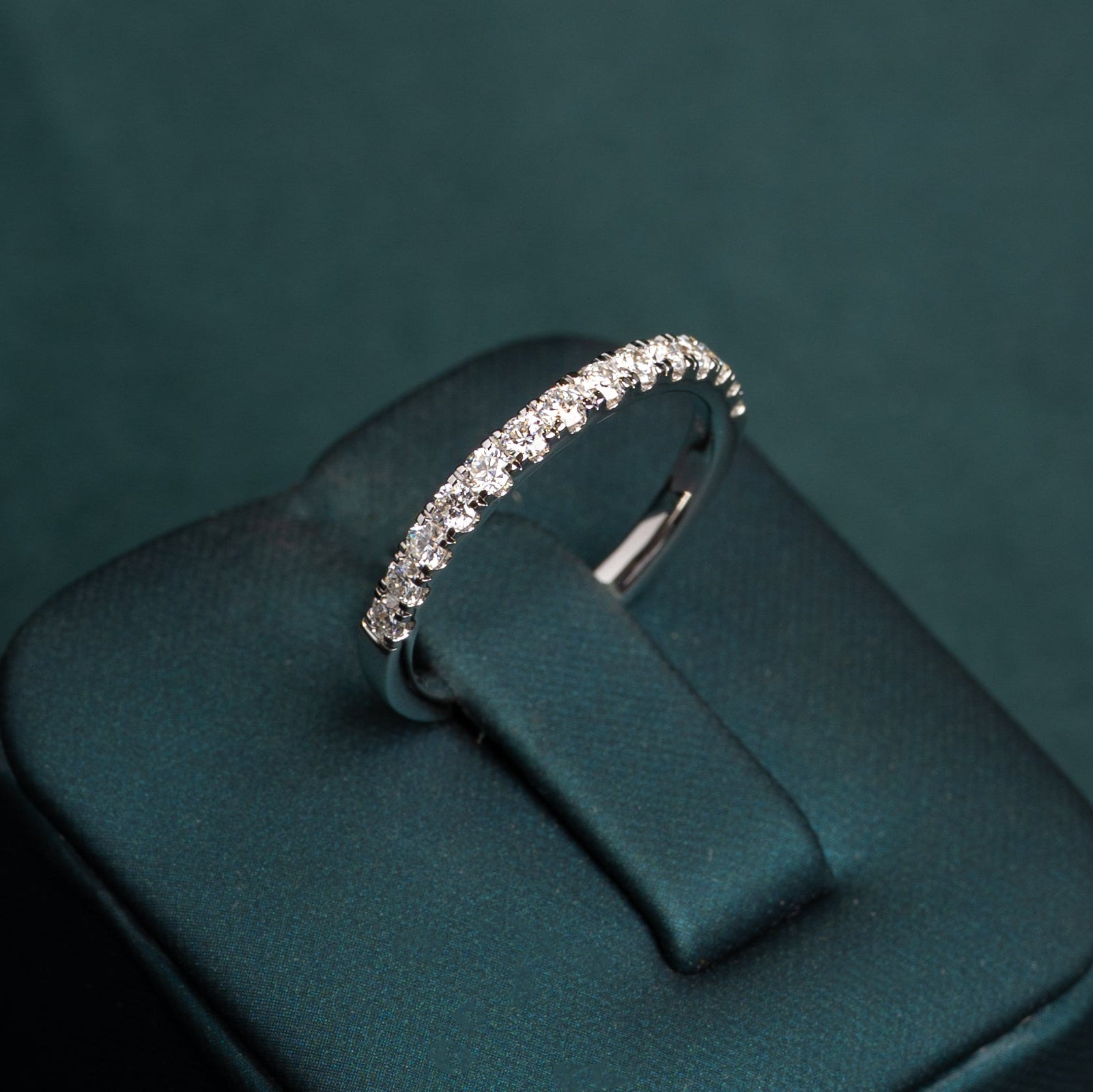 Flore Round Half Band