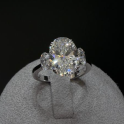 Classic Oval Trilogy Ring