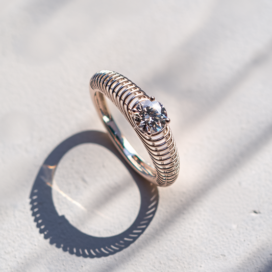 Stria Flow Round Brilliant Ring 1376