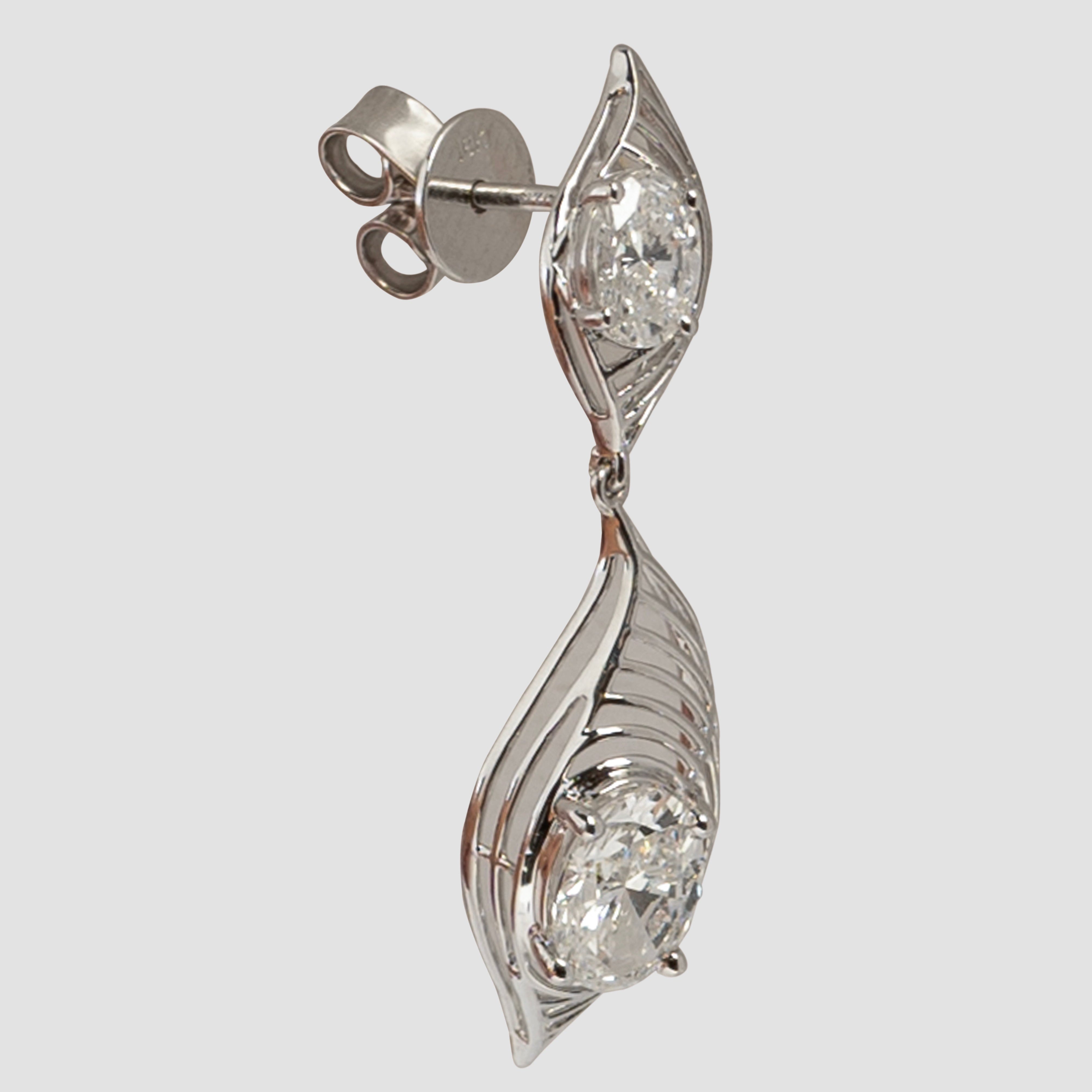 Stria Solenne Oval Danglers