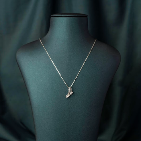 Wynne Leaf Pendant